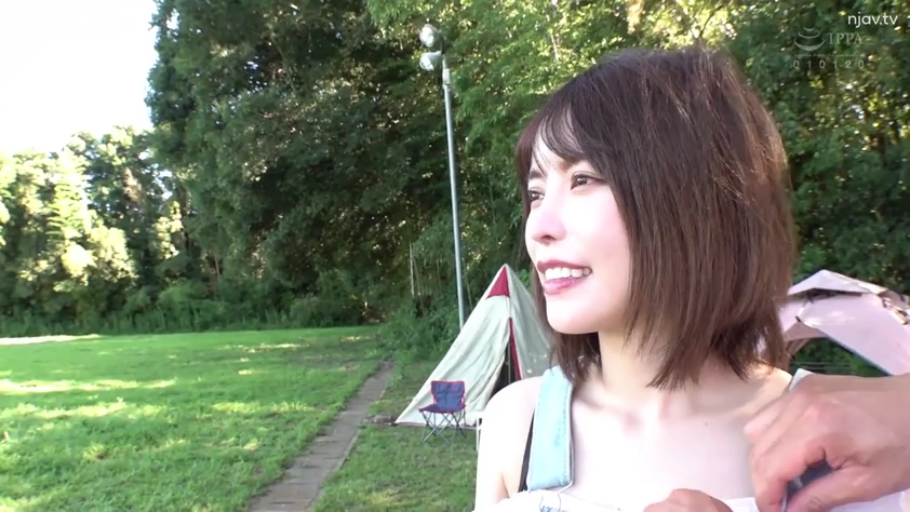 臉部特寫 · 背带裤 · 露营地