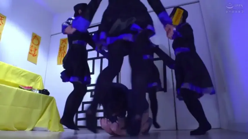 室内 · 僵尸题材 · 全景 · 僵尸服 · ぼかし · 踩踏 · 趴伏 · 符咒