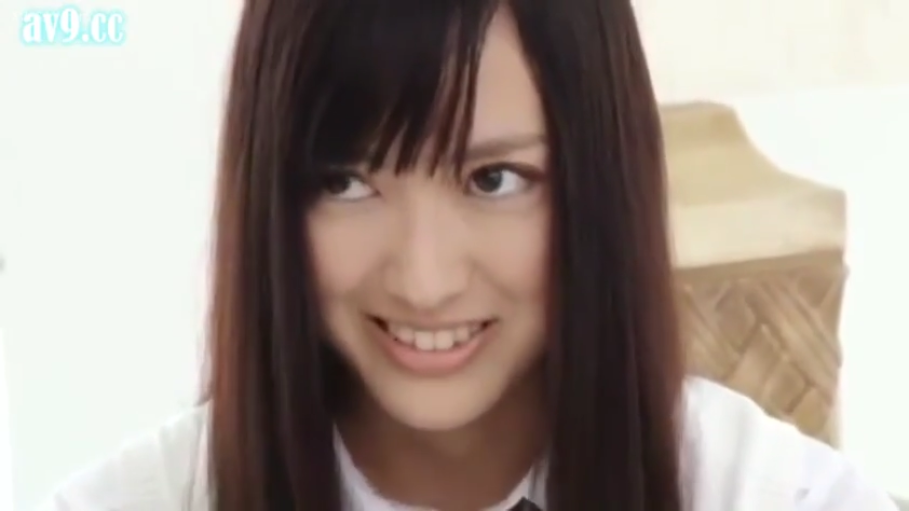 室内 · 脸部特写 · 白色衬衫 · 注视 · 正面