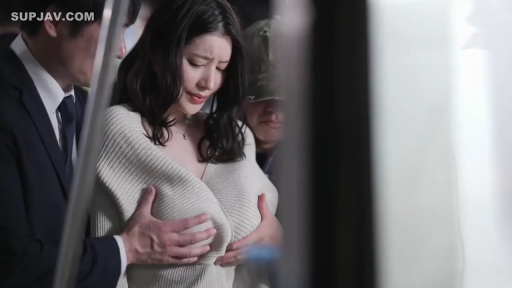 胸部特写 · 站立 · 扶手 · 地铁 · 痛苦 · 痴汉 · 白色毛衣 · 摸胸