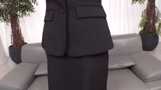 室内 · 职业西装 · 站立 · 躯干 · 盆栽 · 摆拍 · 制服