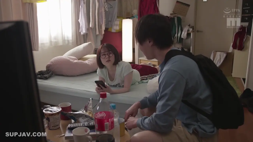 T恤 · 寝室 · 全景 · 自然 · 交流 · 零食 · うつ伏せ · 生活化