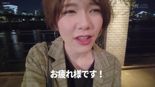 脸部 · 自然 · 室外 · 外套 · 正面 · 说话 · 耳饰 · 日常内容