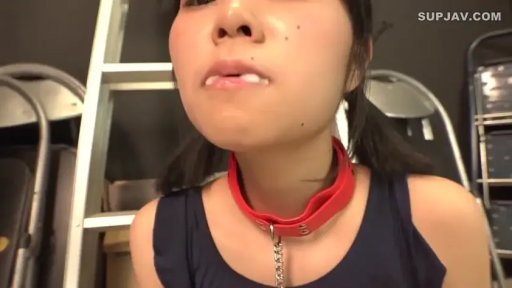 室内 · 脸部特写 · 深蓝色背心