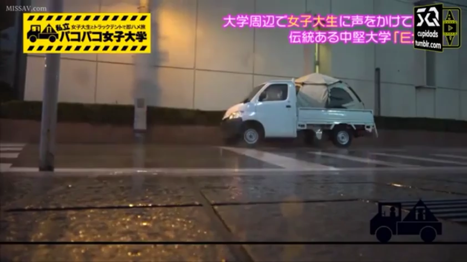 严肃 · 卧室 · 床铺 · 中景 · 吊带裙 · 对视 · 坐立 · 私密空间