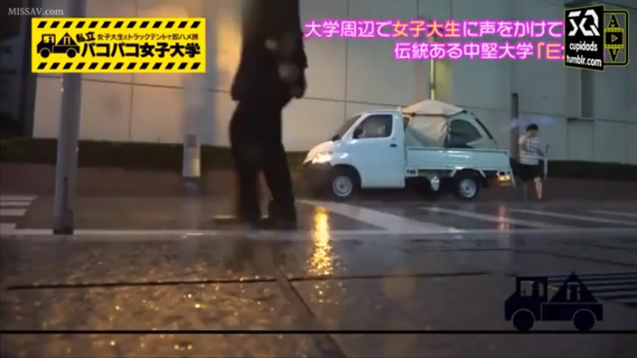 沉思 · 教室 · 专注 · 黑板 · 侧脸特写 · 教师 · 雪纺衬衫 · 俯首站立