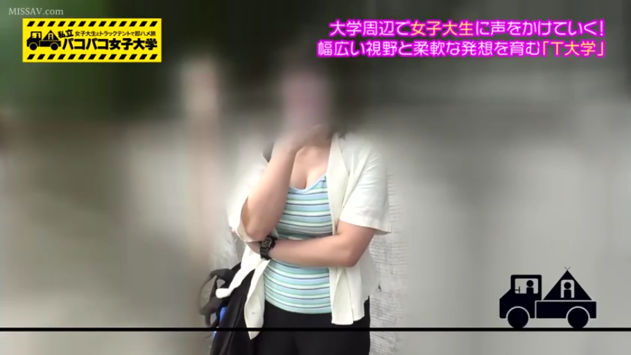 站姿 · 半身 · 条纹背心 · 户外