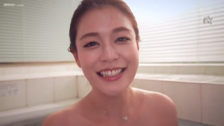 脸部特写 · 浴室 · 裸体