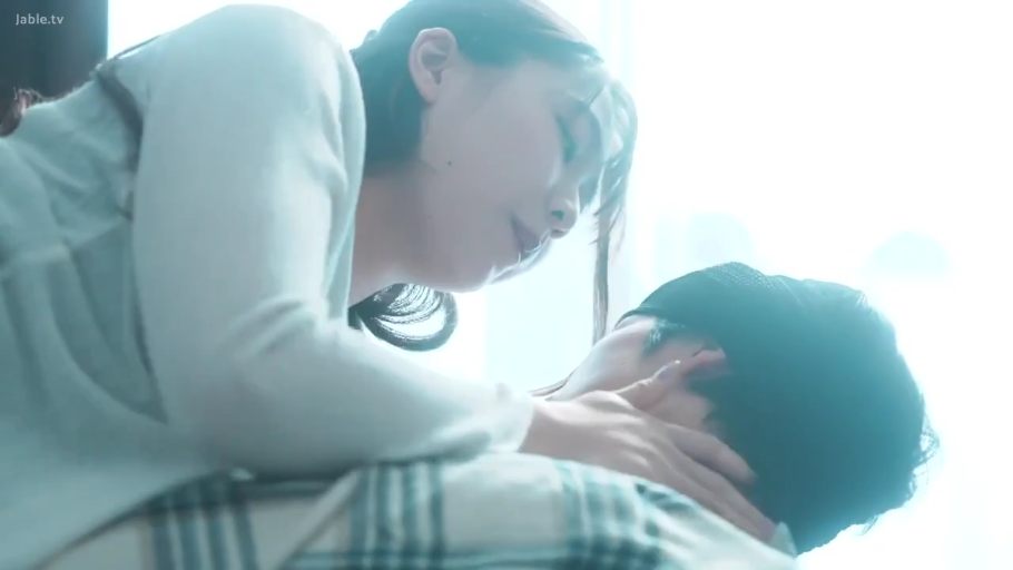 Indoor · Medium shot · Straddle · 抚摸 · High-definition · Deep affection · 长袖上衣