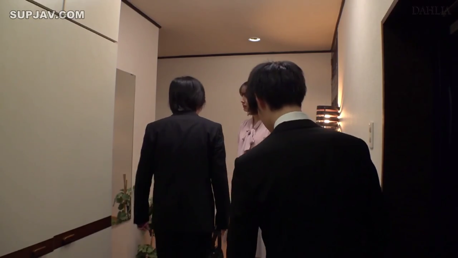 室内 · 脸部 · 专注 · 口交 · 跪姿 · 白色衬衫 · 有码