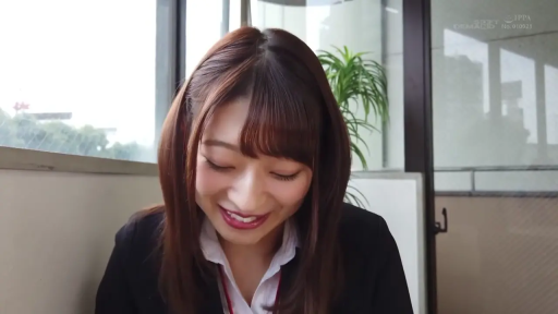 室内 · 站姿 · 特写 · 对视 · 吊带衫 · 露齿笑 · 高颜值 · 紫色灯管