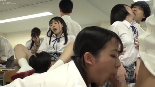 School uniform · Classroom · oral sex · 面部特写 · 多人 · 欢愉 · 开腿坐姿 · 课桌椅