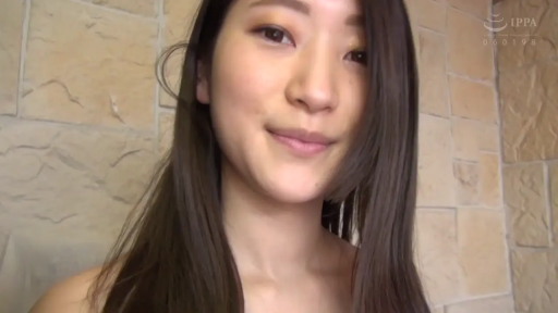 Indoor · Smile · 自然 · 面部特写 · 长发 · Nudity · 正对镜头