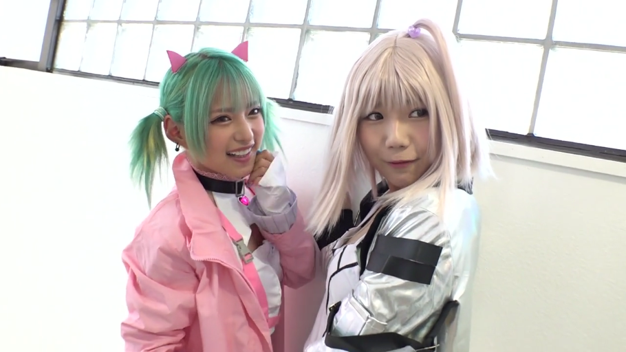 室内撮影スタジオ · 上半身 · インタラクティブ · 甜美微笑 · 角色扮演服 · 站立依偎