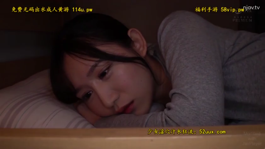 憂鬱 · 臉部特寫 · 臥室 · 枕頭 · 侧卧 · 灰色长袖 · 静卧