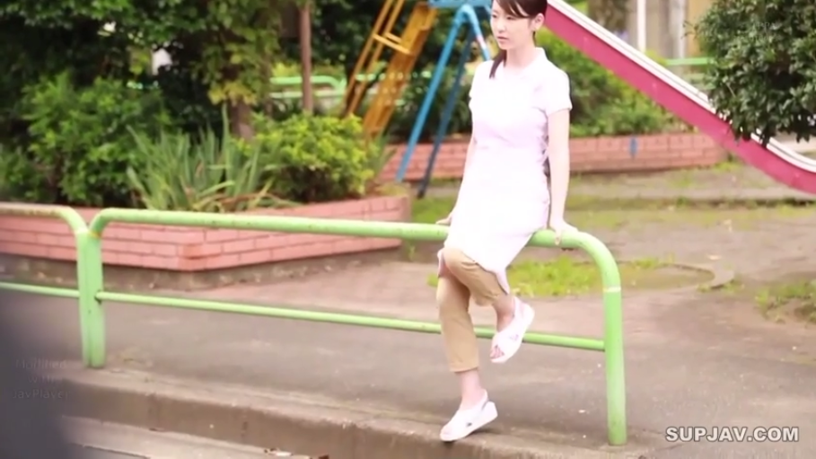 虐待 · 过膝靴 · 跪撑 · 中景 · 打码 · 厨房 · 冷淡 · 鞭子