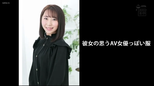 Indoor · Smile · Half-body · Eye contact · AV女优 · 黑色荷叶边上衣 · 侧身站立