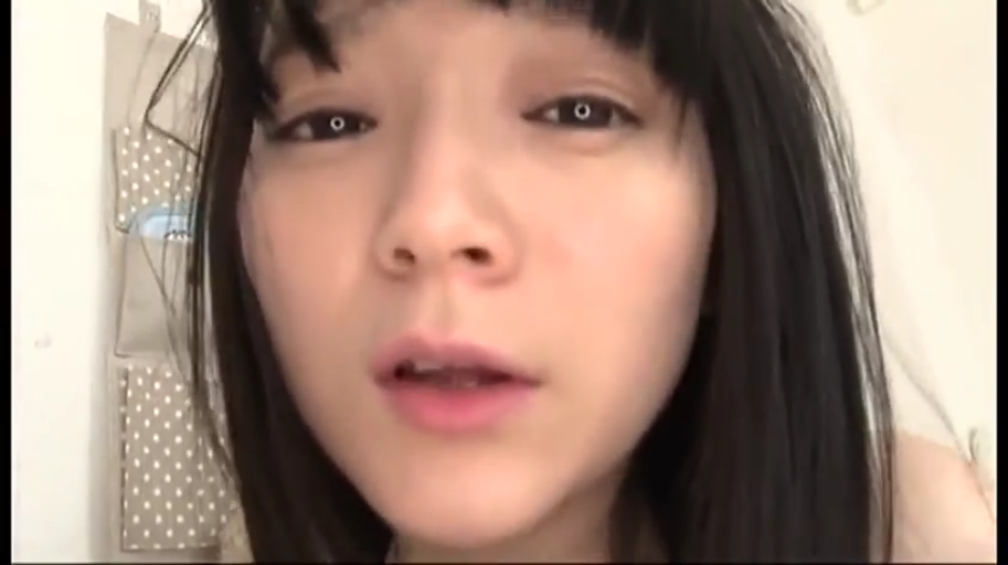 室内 · 脸部特写 · 便服 · 正面拍摄