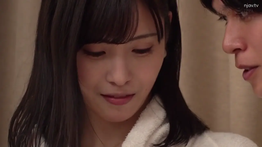 室内 · 脸部 · 交流 · 害羞 · 靠近 · 成人 · 浴袍