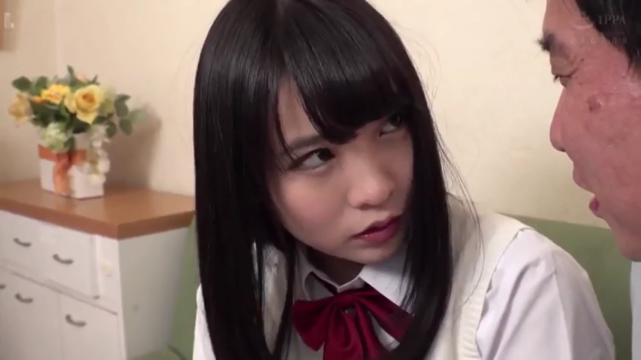 室内 · 座り姿勢 · 制服 · 顔部のクローズアップ · 盆栽 · 注視 · 日本AV · 疑惑