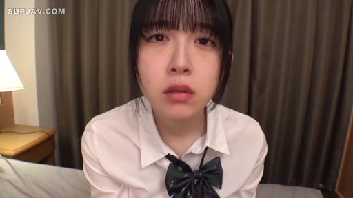 室内 · 坐姿 · 忧郁 · 校服 · 台灯 · 面部特写 · 制服 · 凝视