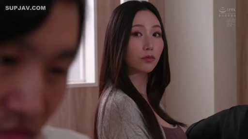 室内 · 面部 · 针织衫