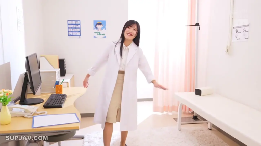 诊室 · 温柔 · 面部特写 · 白色医生大褂 · 办公设备 · 室内明亮