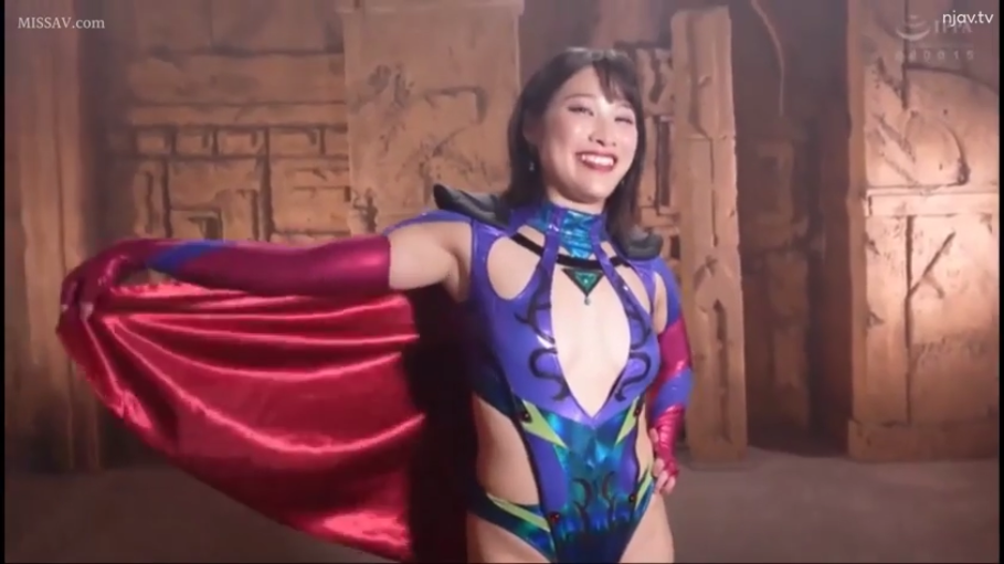 揉乳 · 仰卧 · 痛苦 · 摄影棚 · 润滑油 · 局部特写 · 油光 · 胸罩