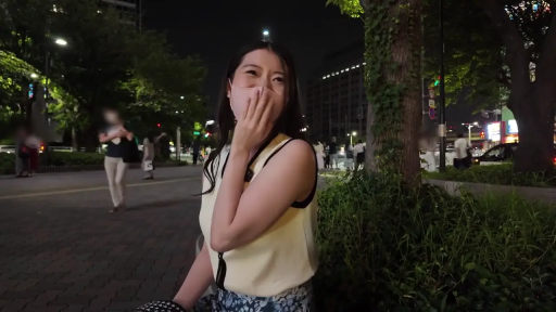 面部 · 卧室 · 仰卧 · 项链 · 注视镜头 · 仰拍 · 微张嘴 · 黑色蕾丝胸罩