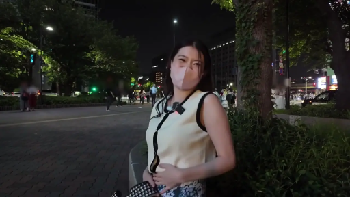 忧郁 · 校服 · 脸部 · 站立 · 制服 · 注视 · 门口 · 蓝色塑料袋