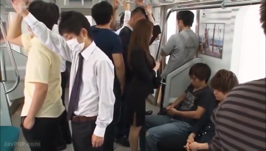 站立 · 职业装 · 远景 · 电车