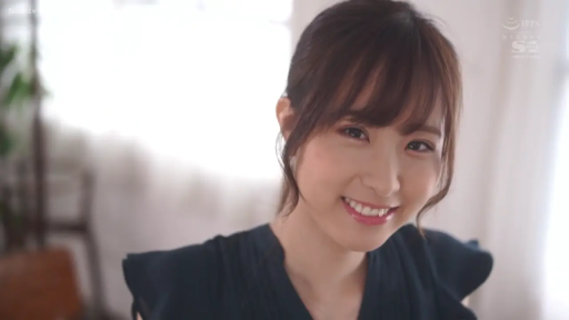 Indoor · Smile · 面部特写 · 清纯 · 深色上衣 · Forward Sitting Posture · 女优头像