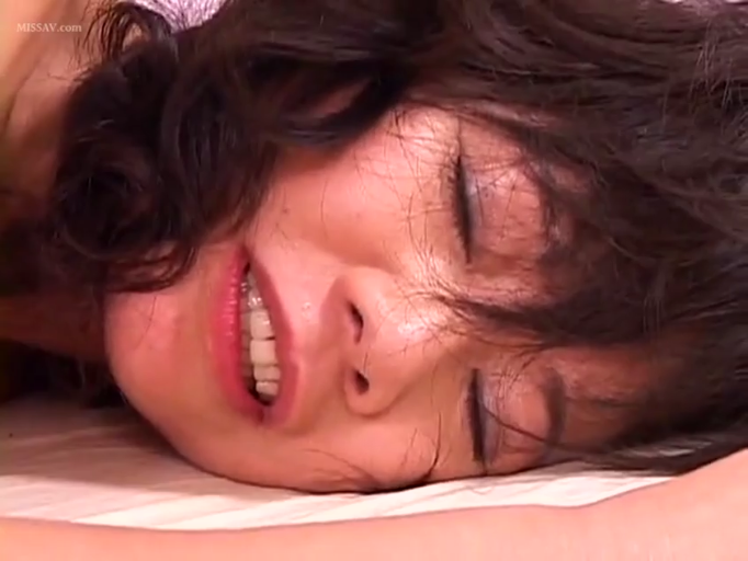 脸部特写 · 卧室 · 销魂 · 性行为 · 长发 · 侧卧