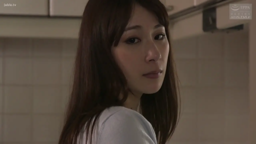 室内 · 座り姿勢 · 平静 · 进食 · 侧脸 · スーツシャツ · 碗筷 · 短发男