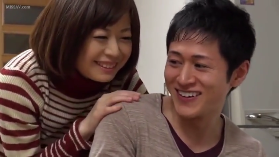 近景 · 居室 · 条纹高领毛衣