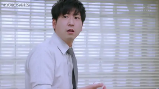 办公室 · 面部特写 · 注视 · 男性 · 百叶窗 · 衬衫领带 · 震惊 · 侧身站立