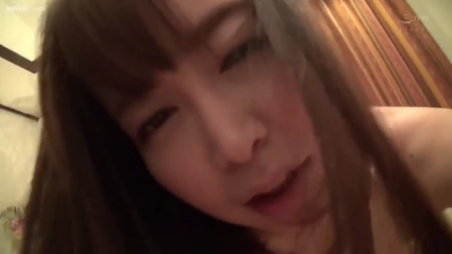 室内 · 俯身 · 脸部特写 · 迷离 · 裸体 · 注视 · 亚洲人