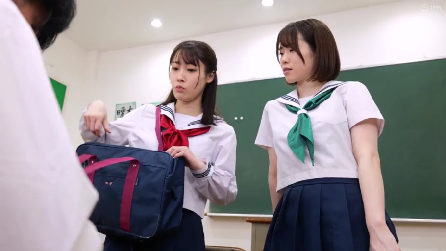 严肃 · 教室 · 站立 · 剧情 · 水手服 · 学生书包 · 检查提包