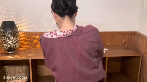 Indoor · Standing Posture · 背部 · 整理 · Back Shadow · 和服 · 灯具