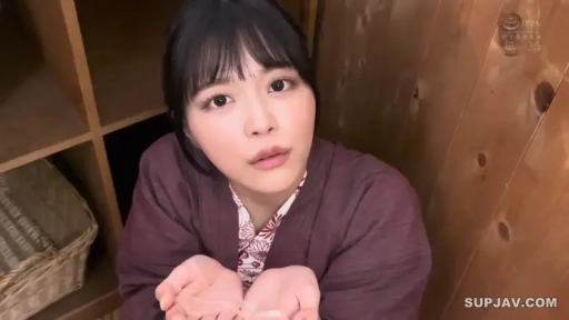 跪坐 · Grievance · 面部特写 · Look up · 和服 · 少女 · 壁橱