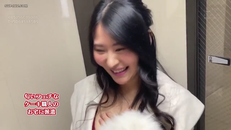 室内 · 站姿 · 上半身特写 · 白色外衣