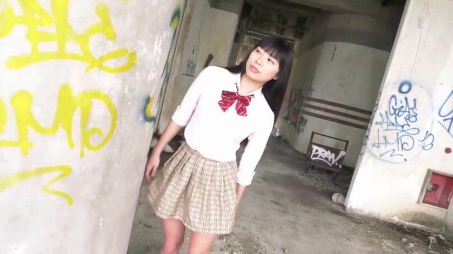 中景 · 站姿 · JK制服 · 废墟