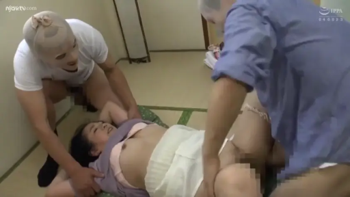 马赛克 · 躯干 · 榻榻米 · 痛苦 · 半裸 · 多人性行为 · 平躺 · 头套