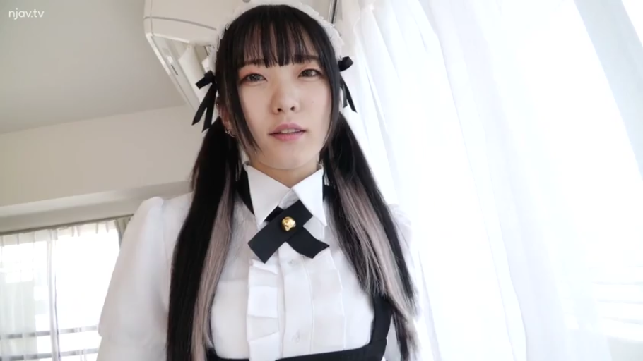 室内 · 站立 · 自然 · 对视 · 女仆装 · 上半身 · 双马尾 · 发带