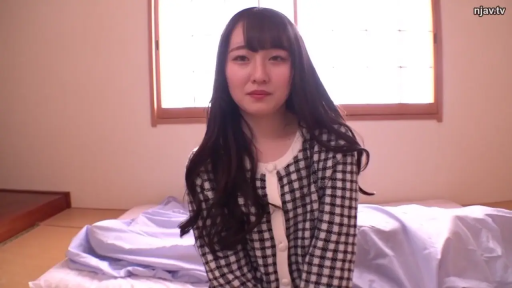 Sitting Posture · Bedroom · Medium shot · 注视镜头 · 长直发 · 床褥 · 微露笑意 · 格子开衫