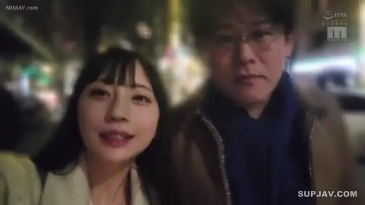 站立 · 微笑 · 半身 · 夜晚 · 自拍 · 二人 · 冬装