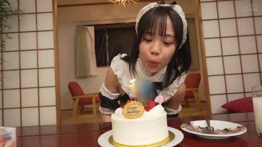 俯身 · 客廳 · 半身 · 女僕裝 · 嘟嘴 · 生日蛋糕 · 庆生 · 吹蜡烛