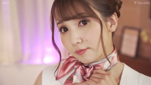 室内 · 脸部特写 · 甜美 · 职业装 · 对视 · 日系 · 丝巾 · 侧头