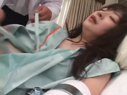 绷带 · 医院 · 手臂 · 角色扮演 · 躺卧 · 病号服 · 诊疗 · 虚弱