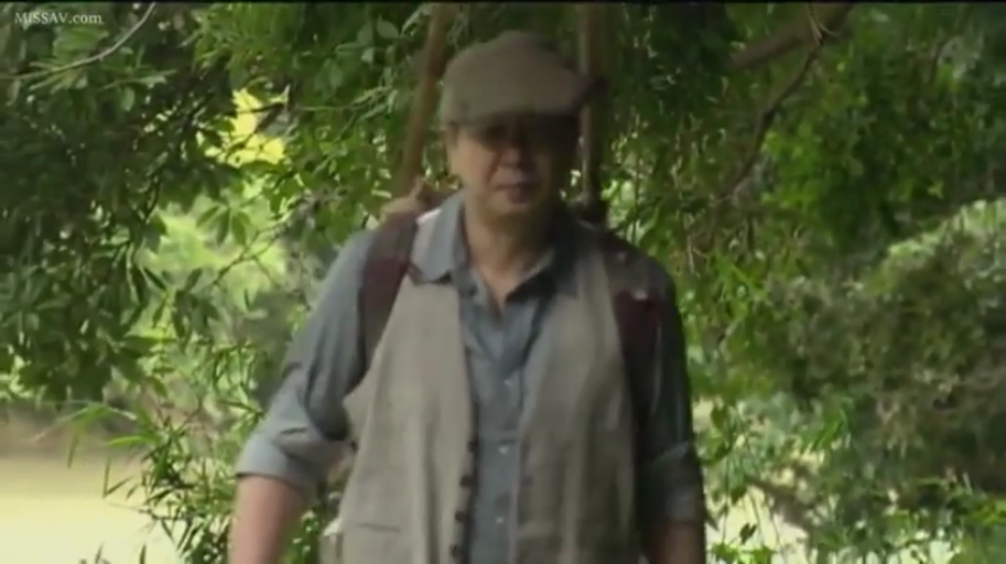 全身 · 自然 · 行走 · 休闲服 · 背包 · 熟男 · 森林 · 步行